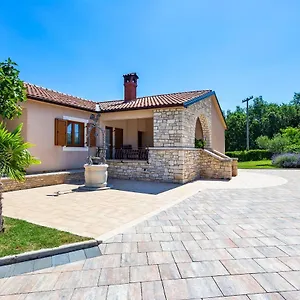 Krizanci Ferienhaus Žminj